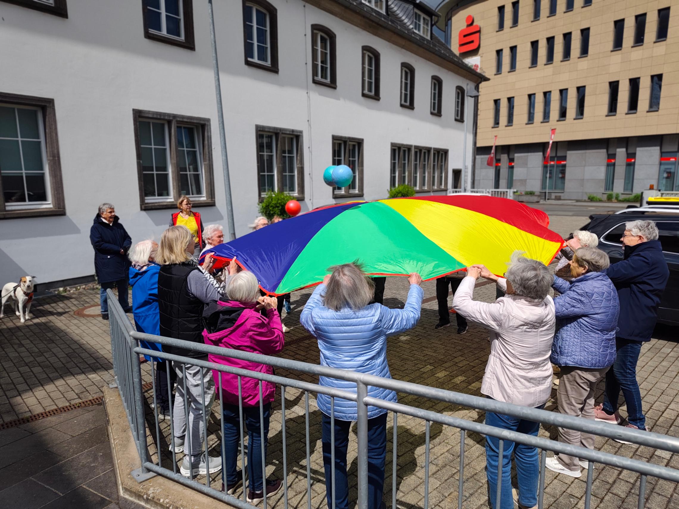 Bewegungsangebot MGH Bildkachel_AdobeStock_485415758_Prostock-studio