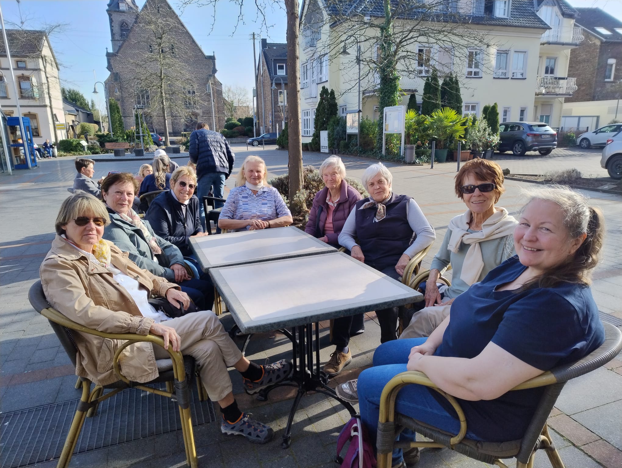 Häufig kehrt die Gruppe anschließend in eine der örtlichen Bäckereien ein, um bei Kaffee und Kuchen den Nachmittag entspannt ausklingen zu lassen.