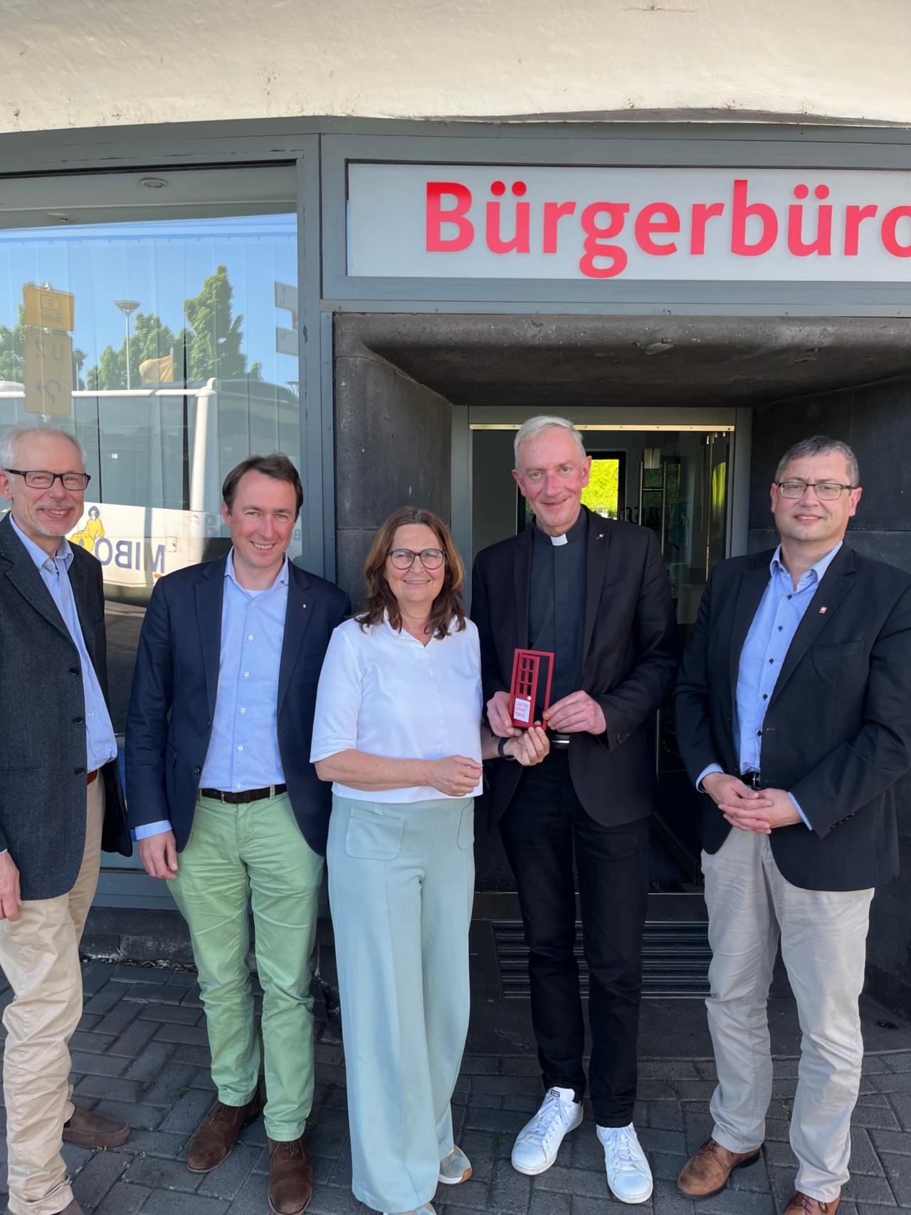 Beim Besuch im Wahlkreisbüro in Andernach (v.l.n.r.): Richard Stahl und Christian von Wichelhaus (Geschäftsführende des Caritasverbandes Rhein-Mosel-Ahr), MdB Mechthild Heil, Domkapitular Benedikt Welter (Vorsitzender des Caritasverbandes für die Diözese Trier), Christoph Wutz (Direktor des Caritasverbandes für die Diözese Trier).