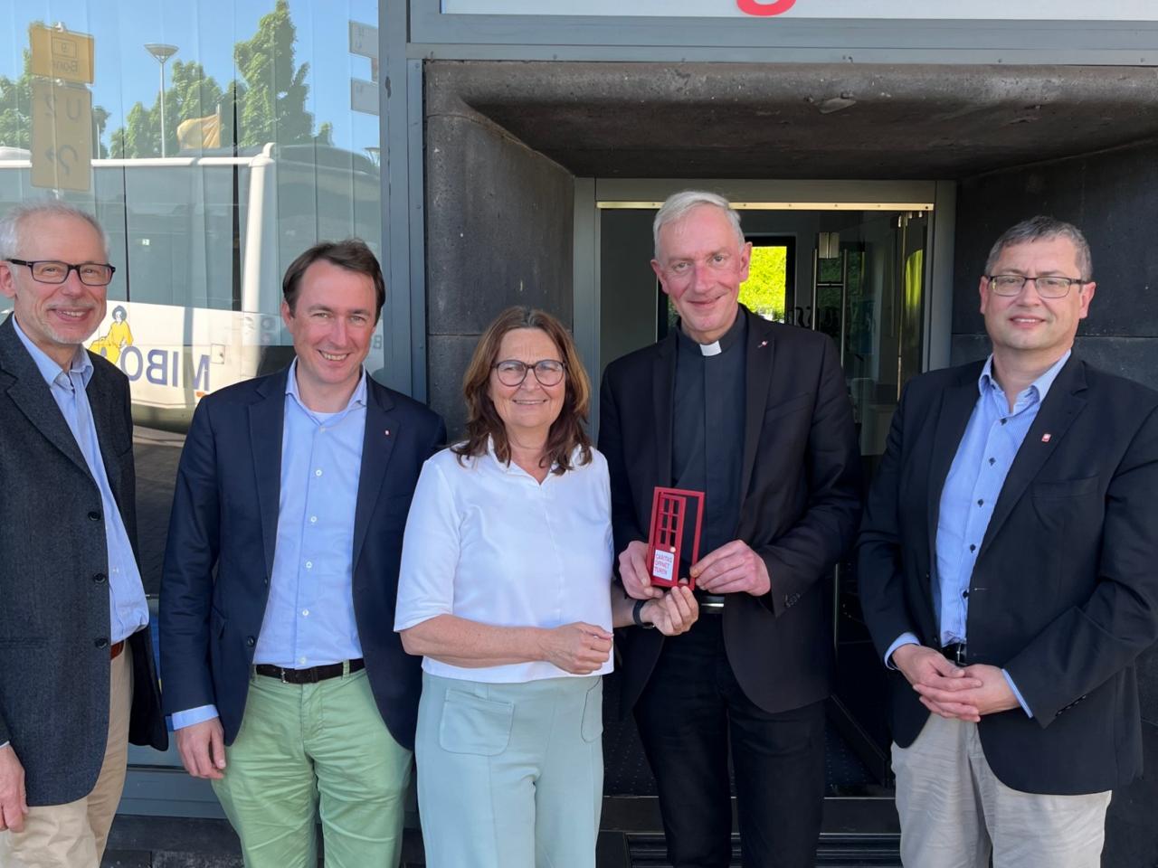 Beim Besuch im Wahlkreisbüro in Andernach (v.l.n.r.): Richard Stahl und Christian von Wichelhaus (Geschäftsführende des Caritasverbandes Rhein-Mosel-Ahr), MdB Mechthild Heil, Domkapitular Benedikt Welter (Vorsitzender des Caritasverbandes für die Diözese Trier), Christoph Wutz (Direktor des Caritasverbandes für die Diözese Trier).