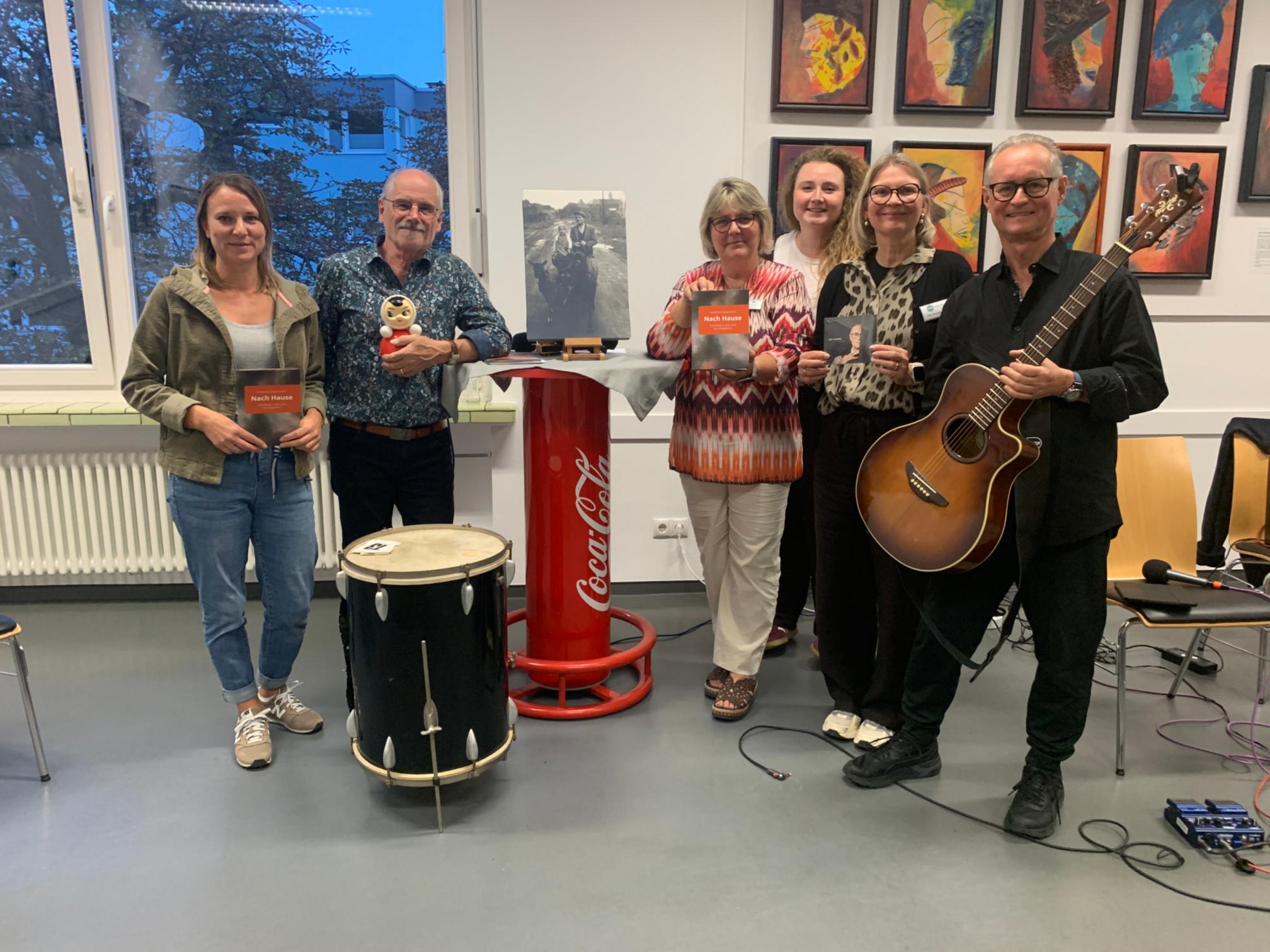 (v. l. n. r.) Eva Sobotka, Friedhelm Kappenstein, Marion Surrey, Lisa-Marie Weber, Ute Remshagen und Michael Schaefer nach dem Konzert. Link zum Artikel