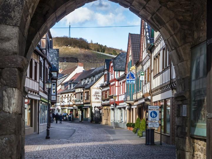 In Bad Neuenahr-Ahrweiler (c) alexander-schimmeck@unsplash.com In Bad Neuenahr-Ahrweiler